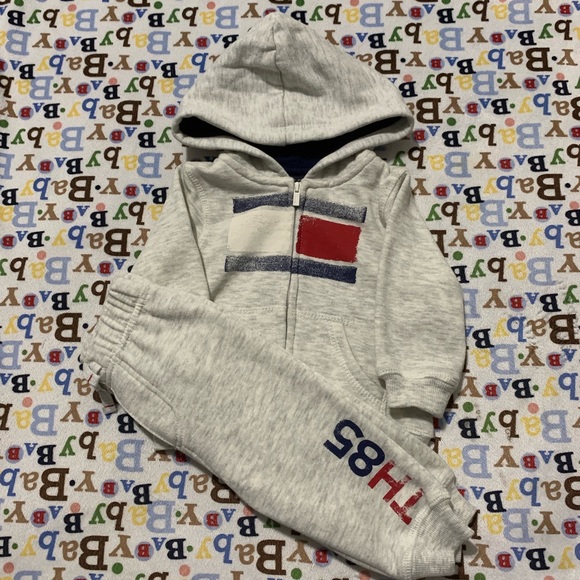 tommy sweatsuit